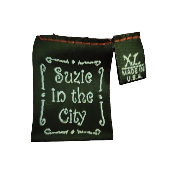 Suzie in the city shirt red M fits marked xl - Picture 2 of 2
